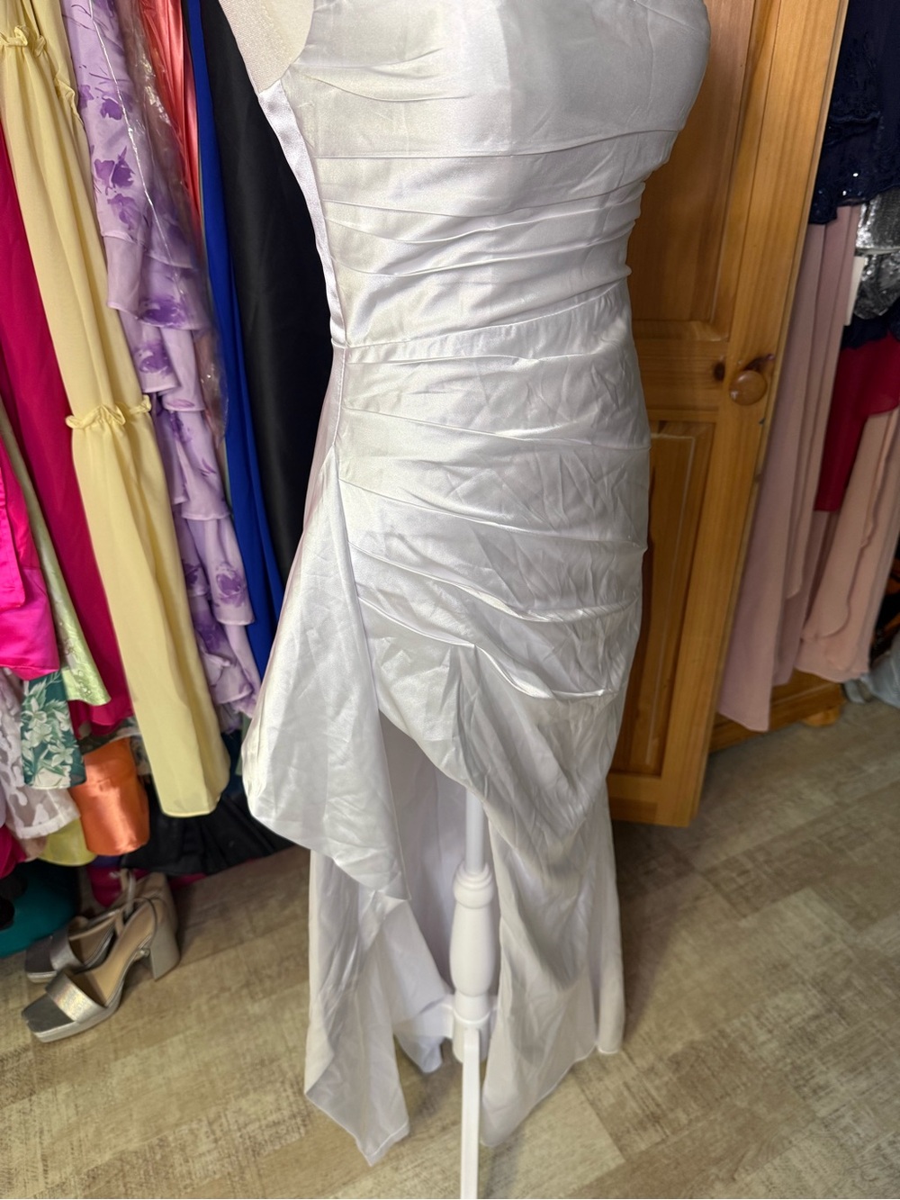 Elegant Satin Evening Dress with Side Slit - Picture 4 of 4